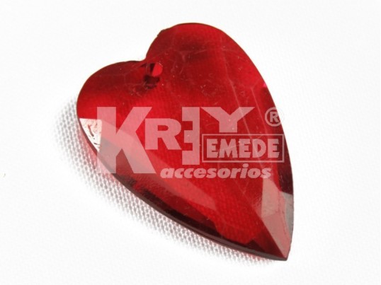 Corazón acrílico facetado rojo x 527 gr