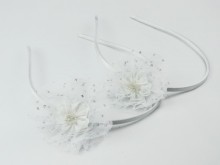 Vincha con cocarda blanca y flor de tul blanco
